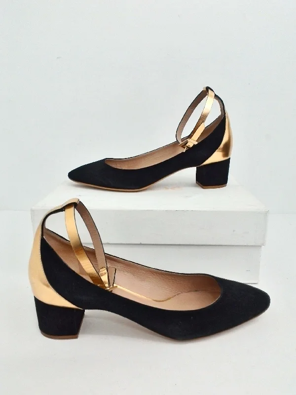 Women's Chloe  Lauren Suede Black/Gold Size 8 M